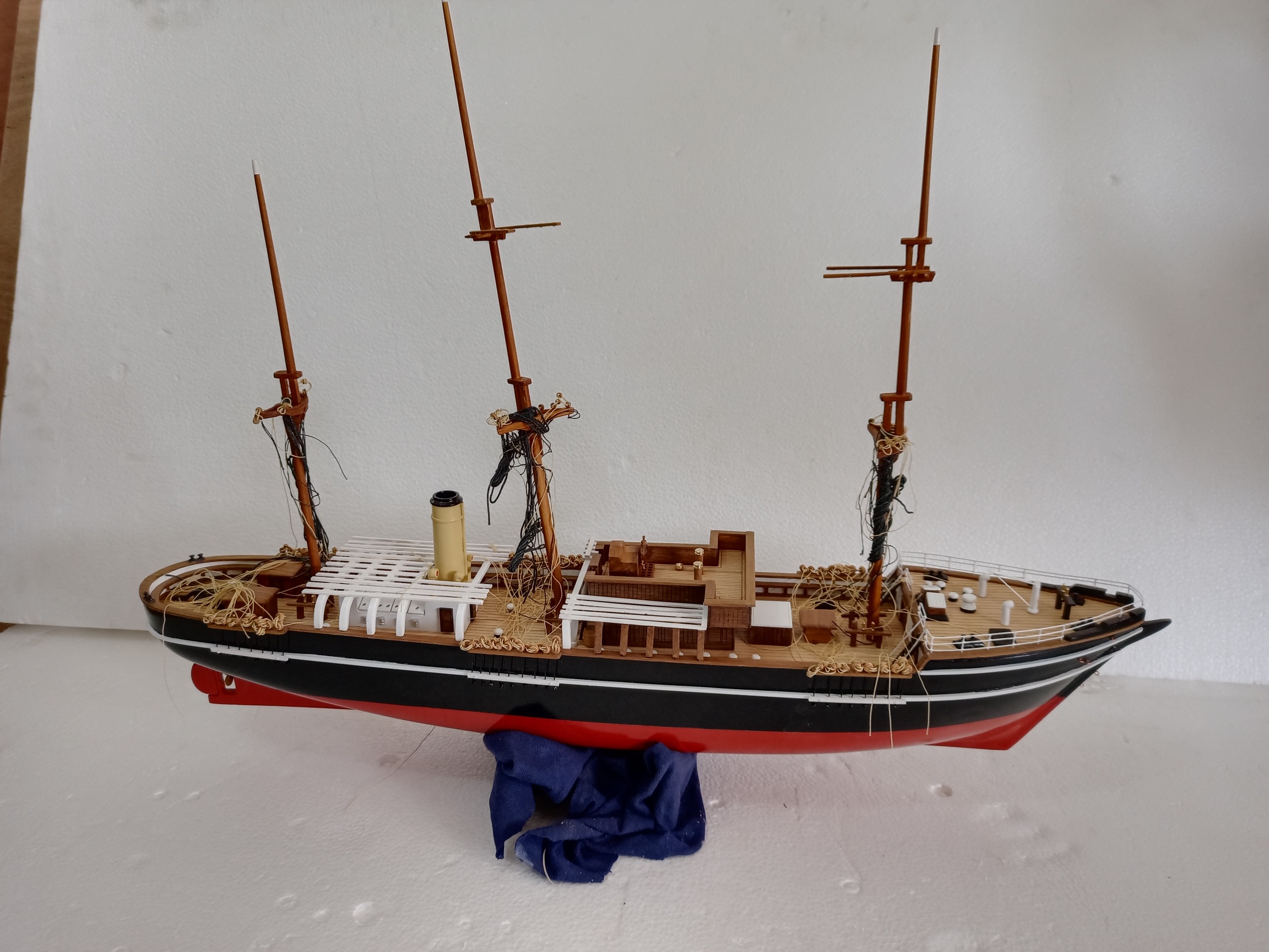 RRS Discovery Model Ship - PSM9275 - Image 15