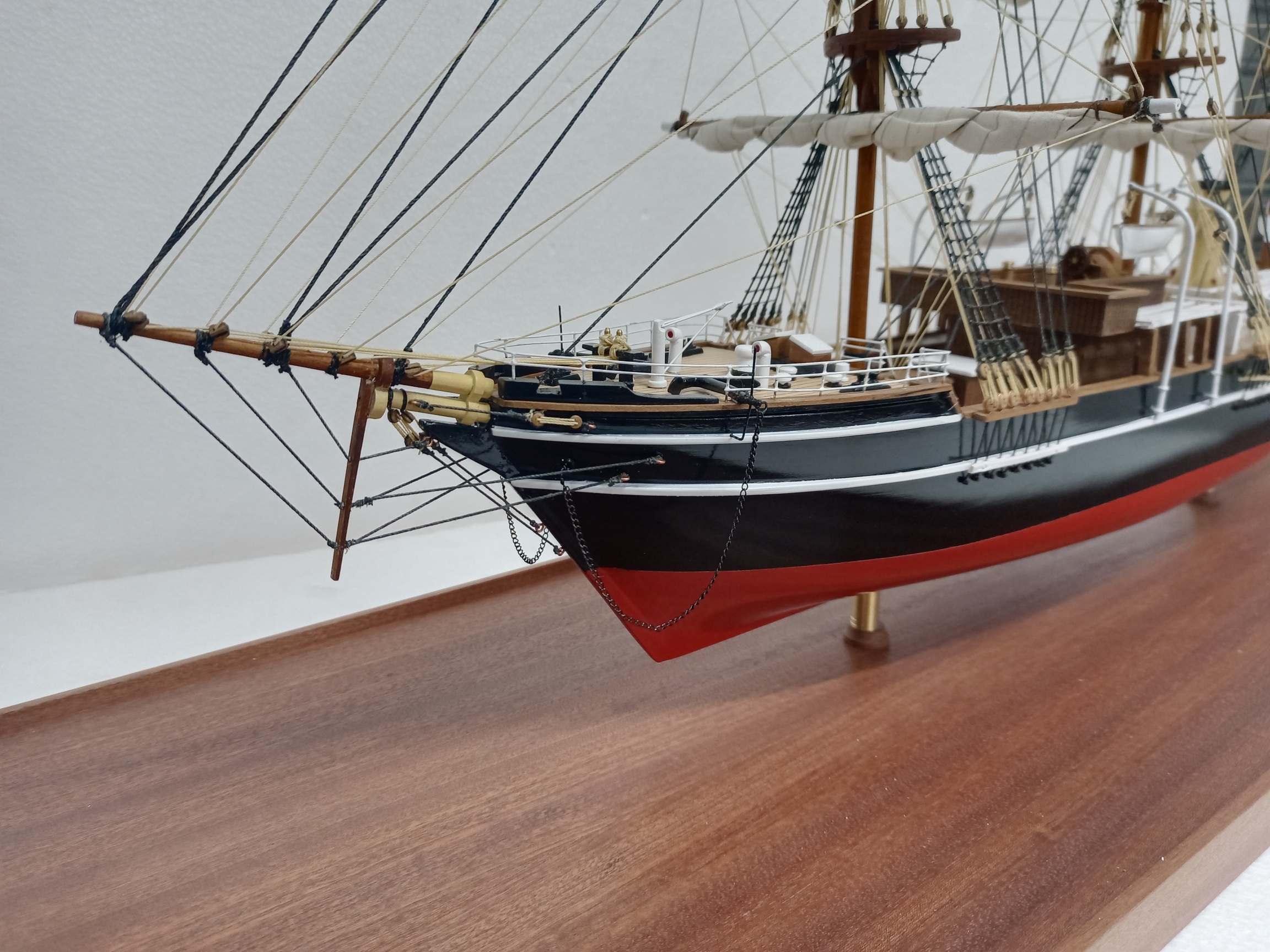 RRS Discovery Model Ship - PSM9275 - Image 32