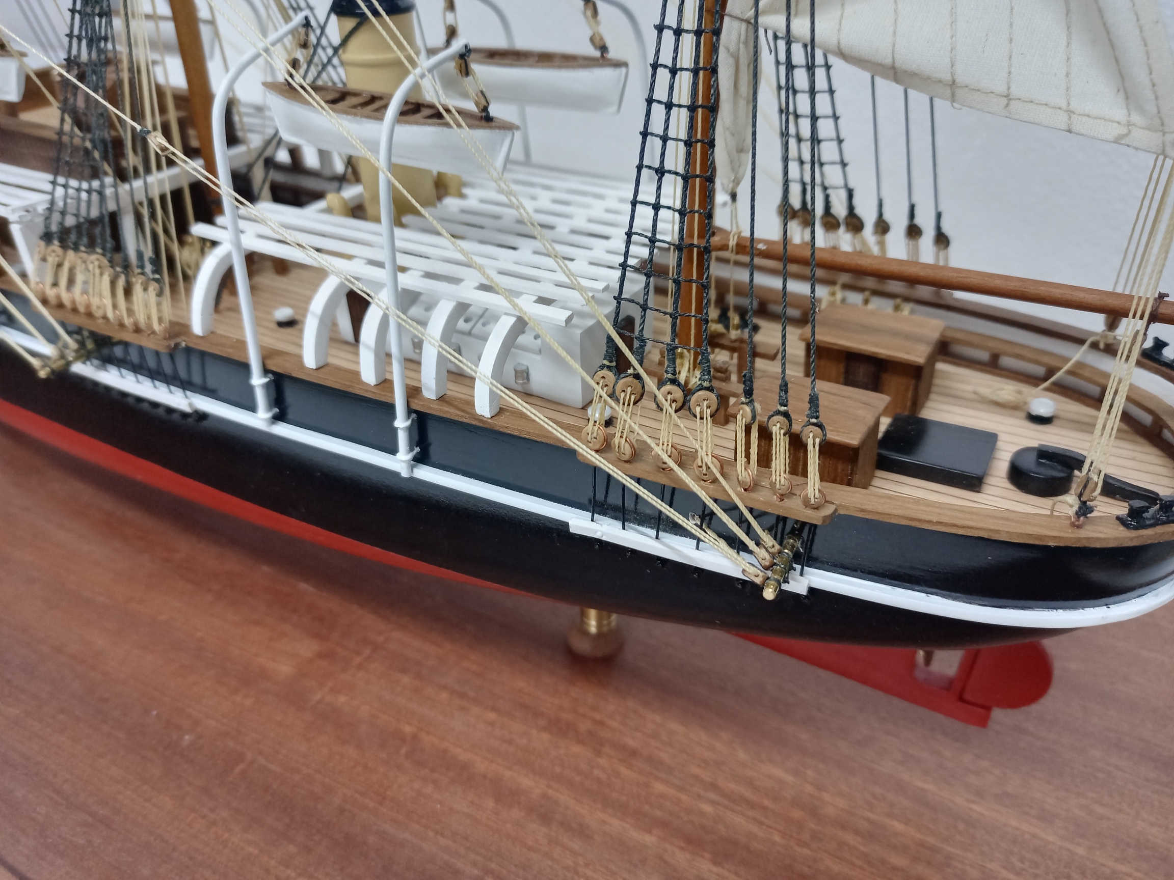 RRS Discovery Model Ship - PSM9275 - Image 33