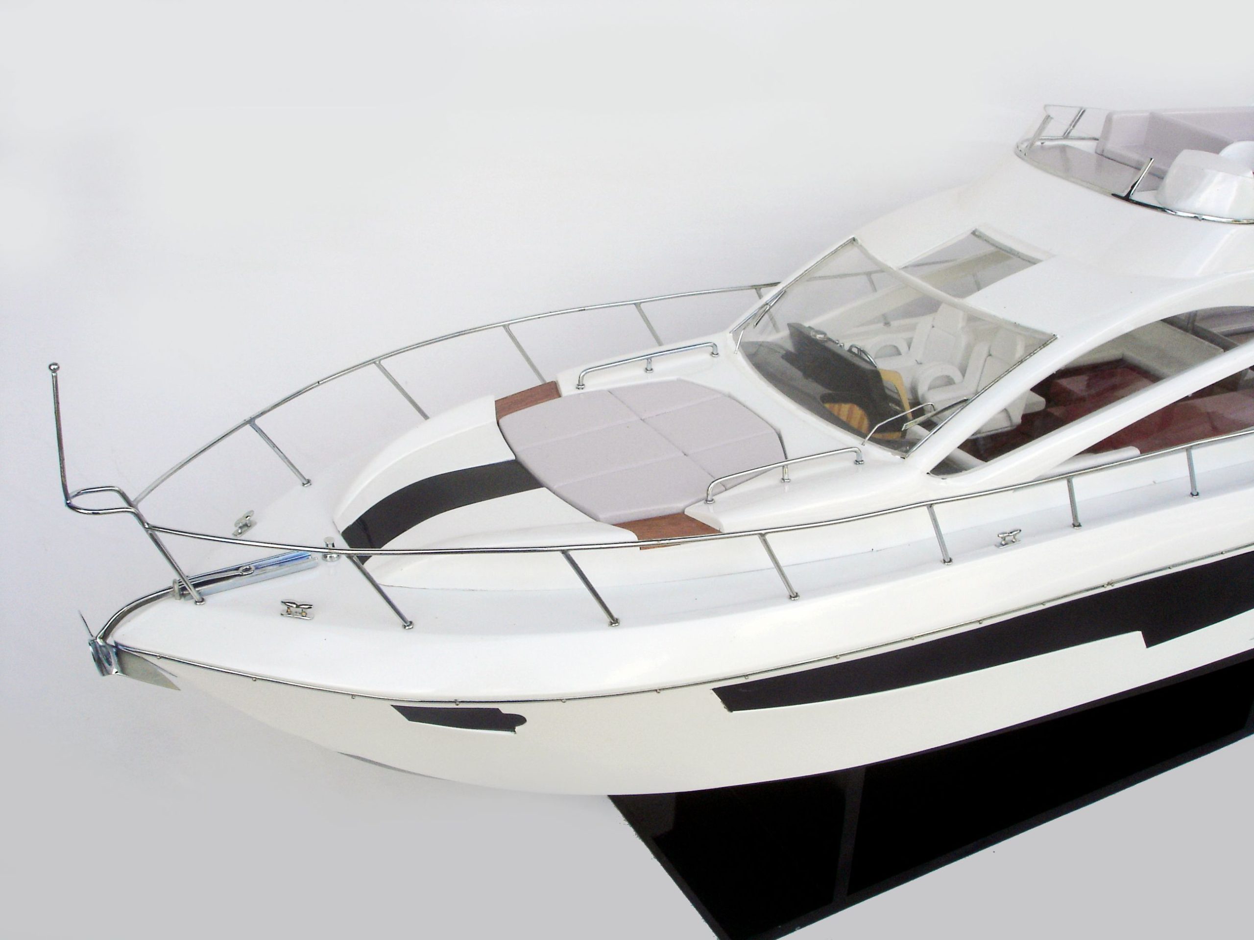 Sunseeker 68 Model Yacht – GN - Image 4