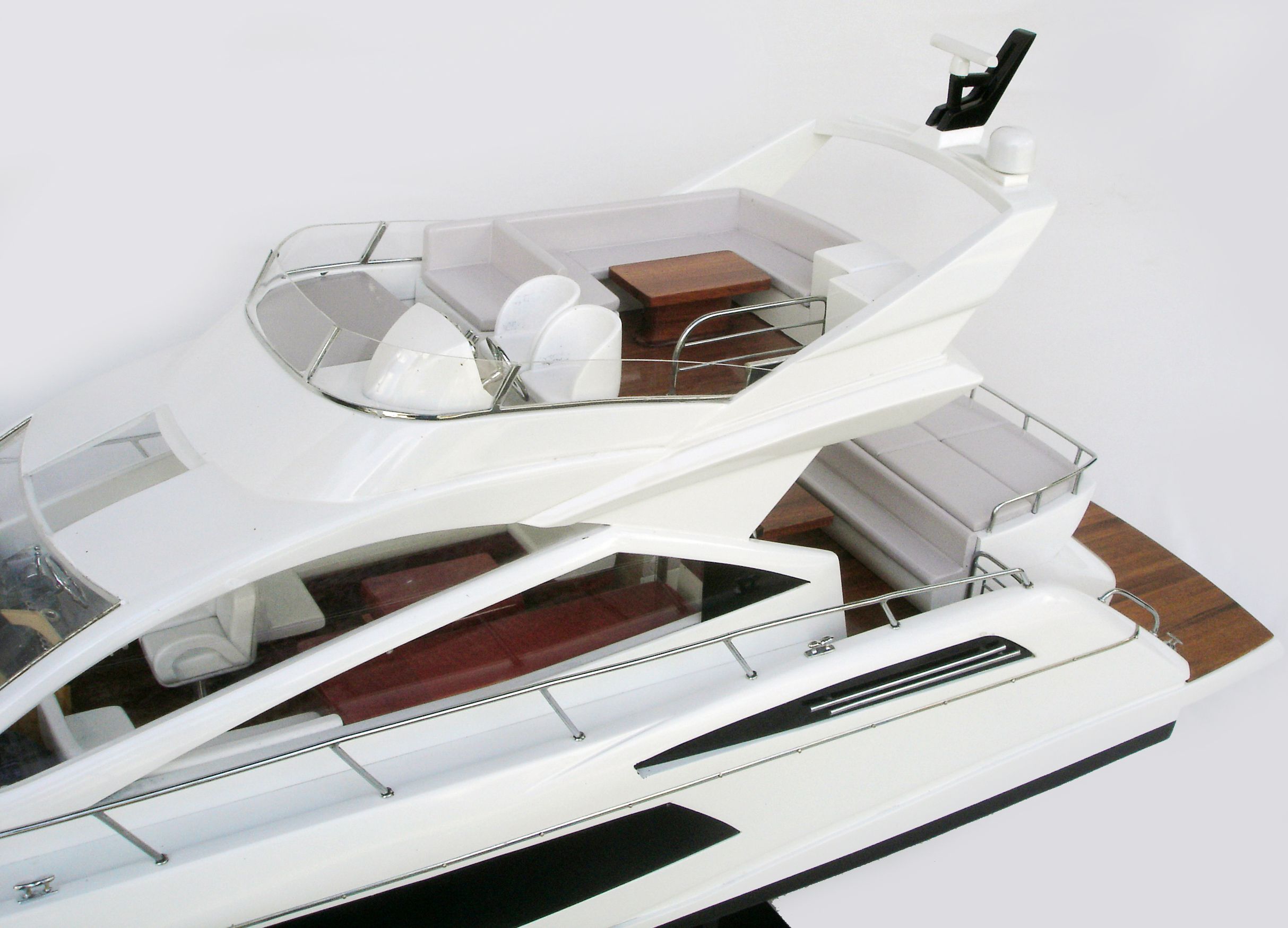 Sunseeker 68 Model Yacht – GN - Image 5