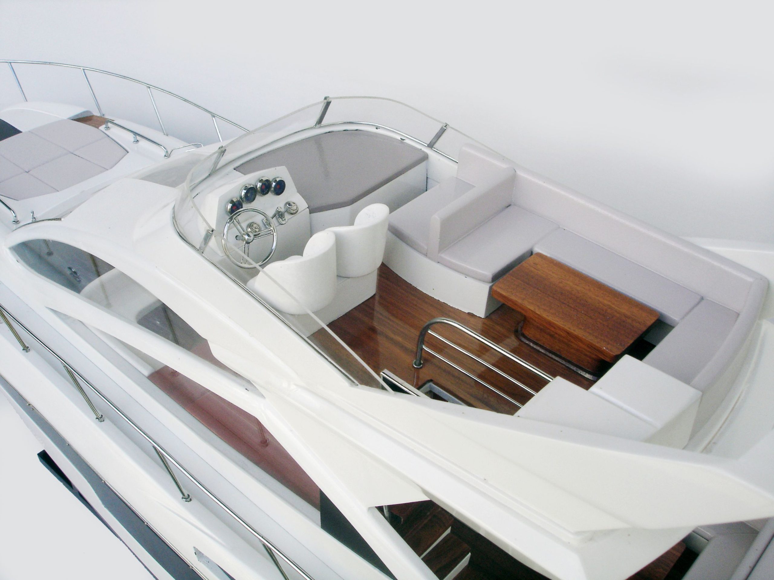 Sunseeker 68 Model Yacht – GN - Image 9