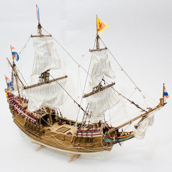 Duyfken (Walnut) Model Boat Kit - Kolderstok (KOL2) - Image 3